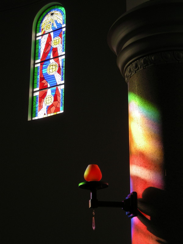 香川県高松市カトリック桜町教会内陣のステンドグラス/ステンドグラス わたなべ工房の仕事